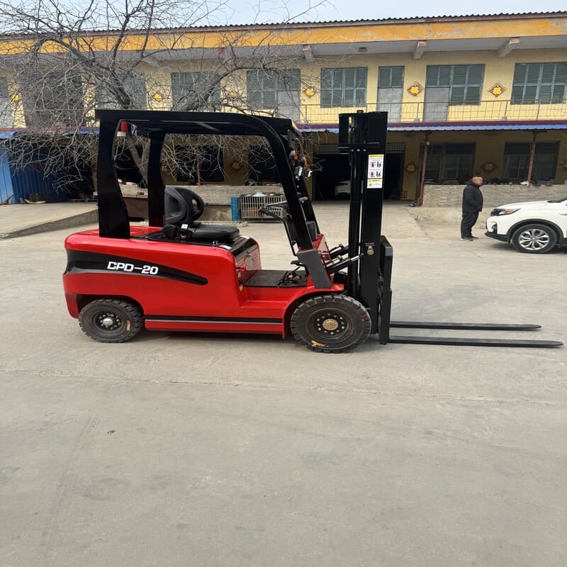小型叉车降低使用成本的关键点 小型叉车 叉车